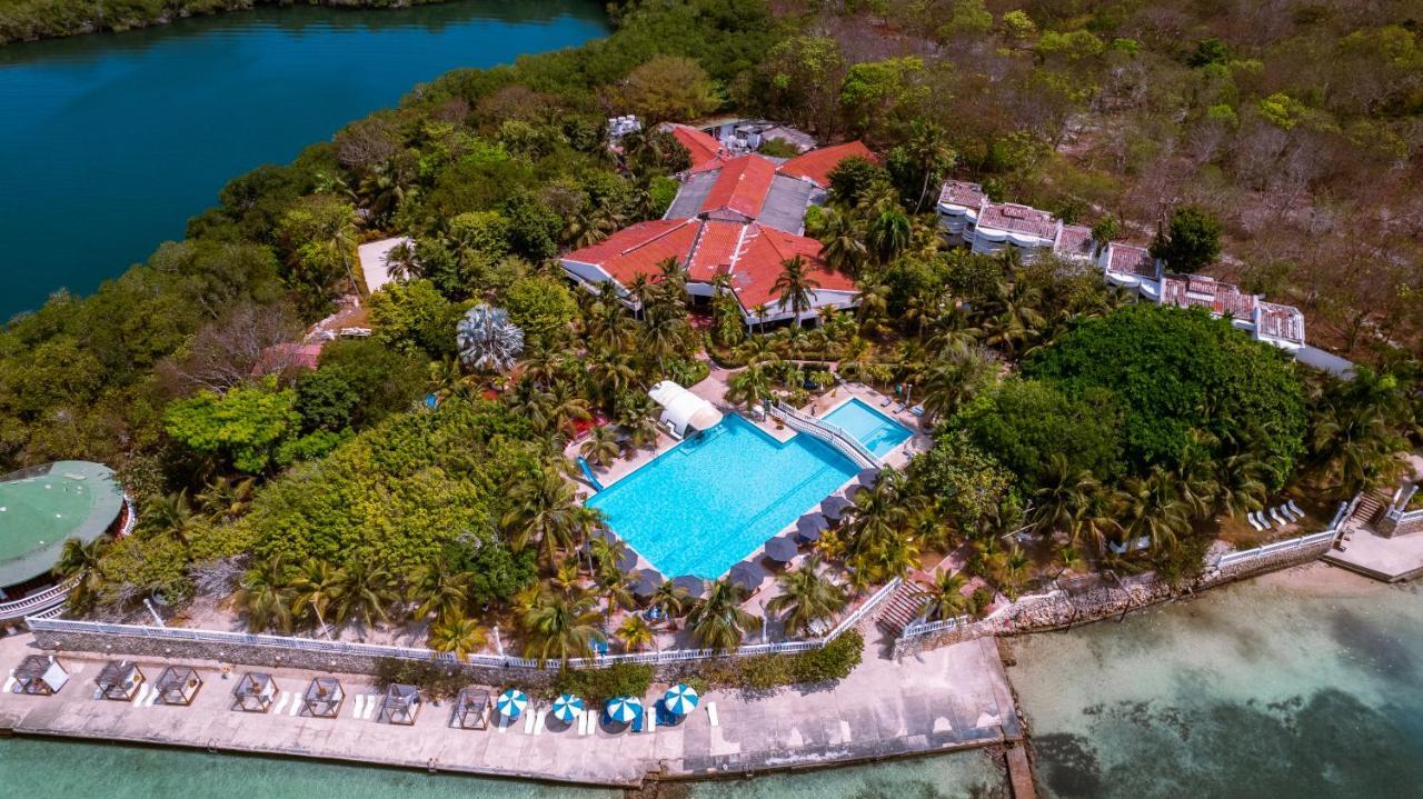 Hotel Cocoliso Island Resort Isla Grande  Bagian luar foto